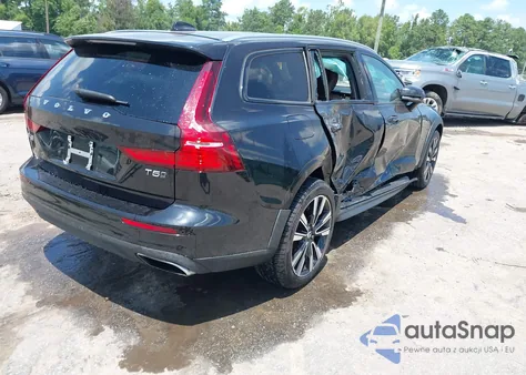 2021 Volvo V60 Cross Country T5 from USA, damaged, VIN YV4102WK3M1074020
